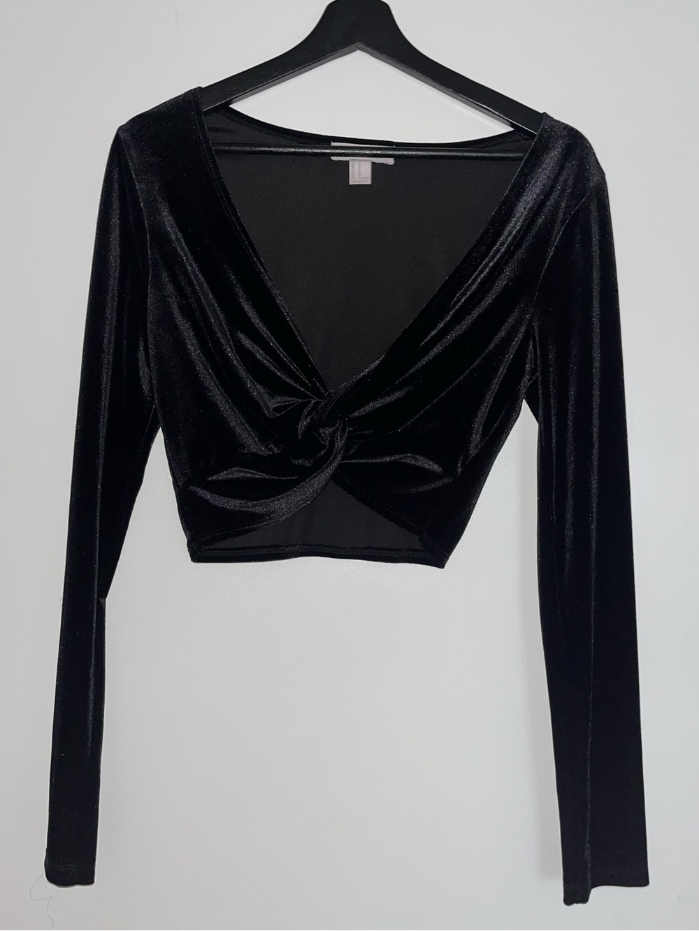 Forever 21 Black Velvet Twist-Front Long Sleeve Crop Top